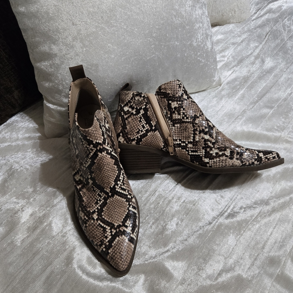 Faux Snakeskin Ankle Boots By Time And Tru Size 7 1/2 EUC